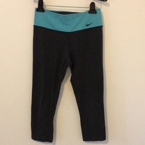Nike Women’s Dri-Fit Capri Workout Pants. Sm